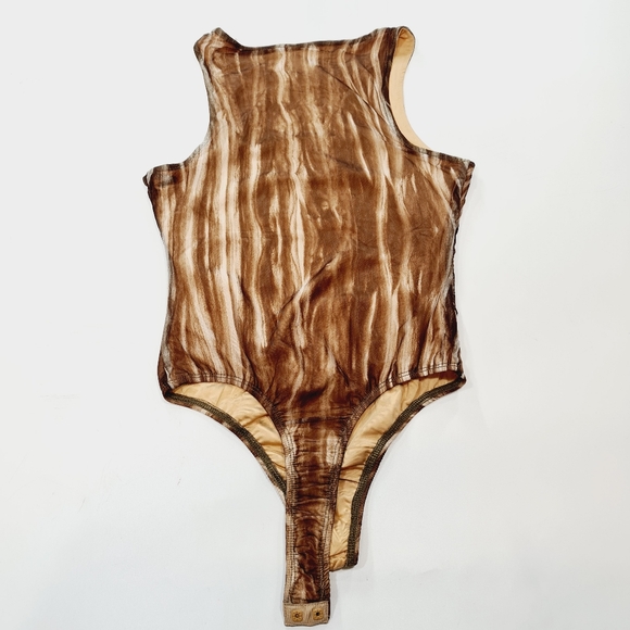 Superdown Bojana bodysuit in Brown - Picture 11 of 14
